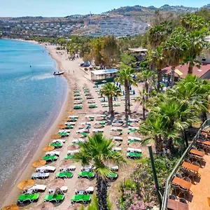 4* Отель Middle Town